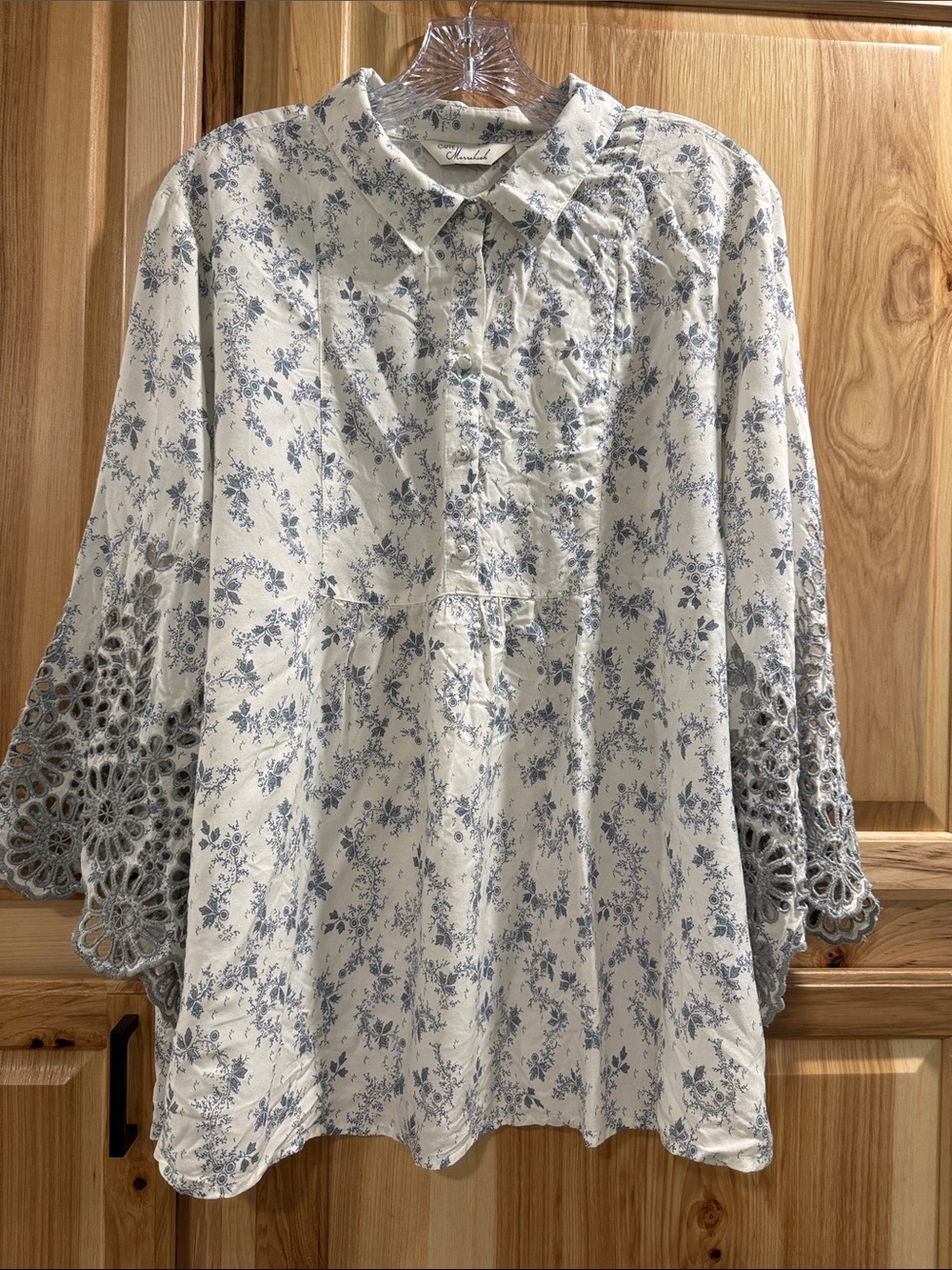 Cafe Marakesh Light Blue Floral Button-Front Women’s Sz XL Top Crochet Sleeves